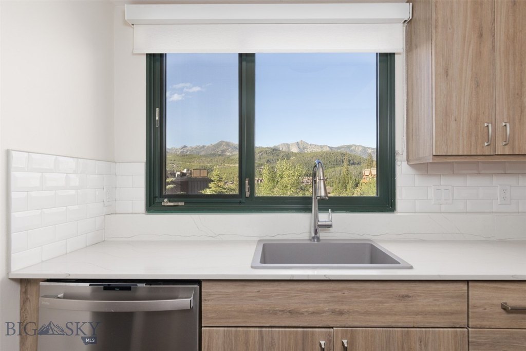 Big Sky, Montana, 59716, United States, 2 Bedrooms Bedrooms, ,3 BathroomsBathrooms,Residential,Forsale,1986990