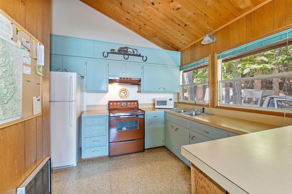 West Glacier, Montana, 59936, United States, 2 Bedrooms Bedrooms, ,1 BathroomBathrooms,Residential,Forsale,1941211