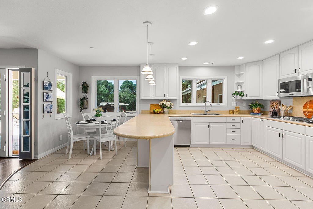 Camarillo, California, 93012, United States, 4 Bedrooms Bedrooms, ,2.5 BathroomsBathrooms,Residential,Forsale,1941420