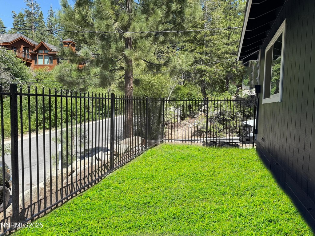 Stateline, Nevada, 89449, United States, 3 Bedrooms Bedrooms, ,2 BathroomsBathrooms,Residential,Forsale,1953734