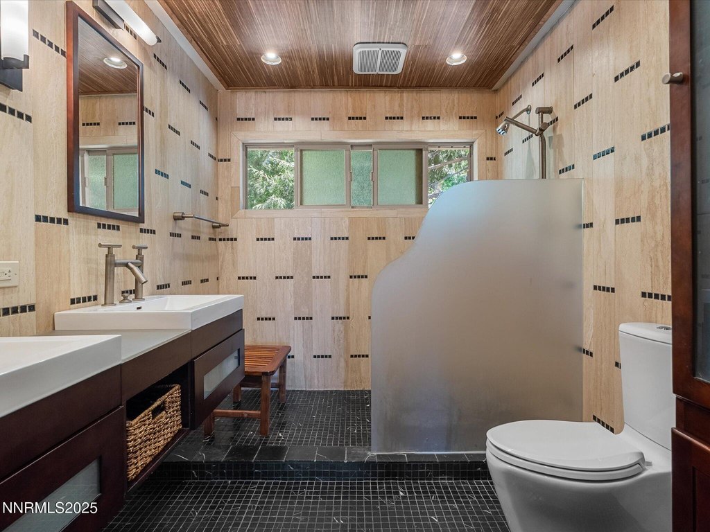 Glenbrook, Nevada, 89413, United States, 2 Bedrooms Bedrooms, ,2 BathroomsBathrooms,Residential,Forsale,1960017