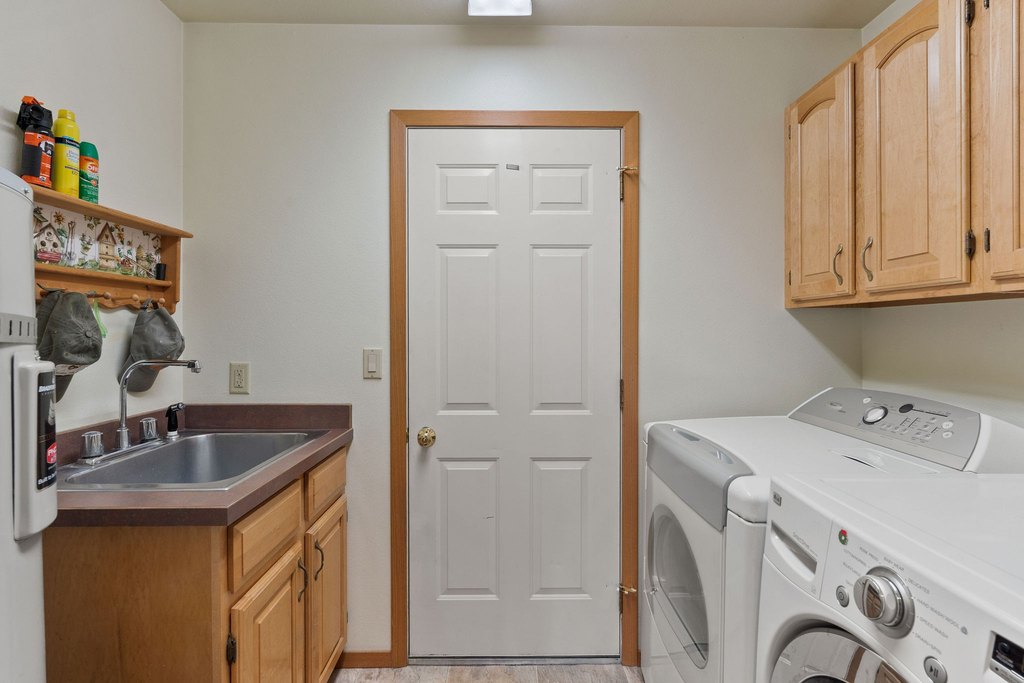 Bigfork, Montana, 59911, United States, 2 Bedrooms Bedrooms, ,2 BathroomsBathrooms,Residential,Forsale,1944322