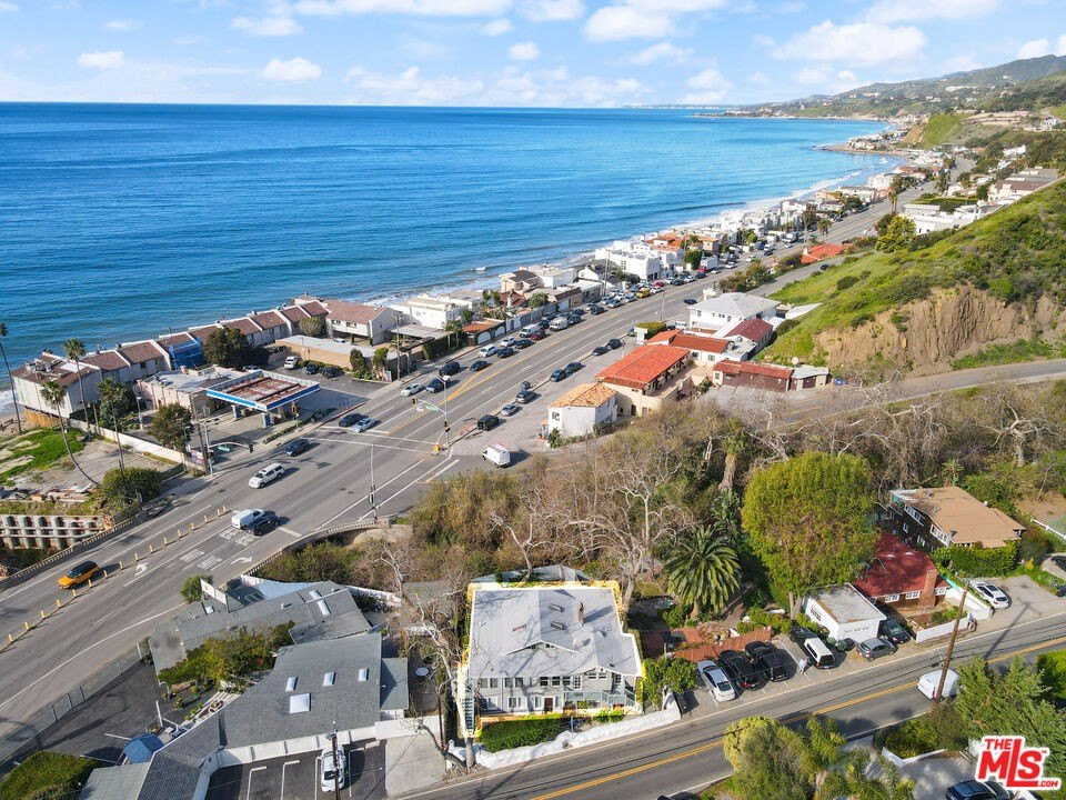 Malibu, California, 90265, United States, 7 Bedrooms Bedrooms, ,6 BathroomsBathrooms,Residential,Forsale,1904937