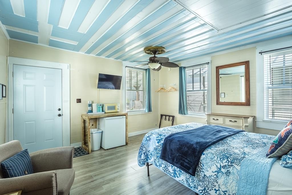 Apalachicola, Florida, 32320, United States, 5 Bedrooms Bedrooms, ,4 BathroomsBathrooms,Commercial,Forsale,1946752
