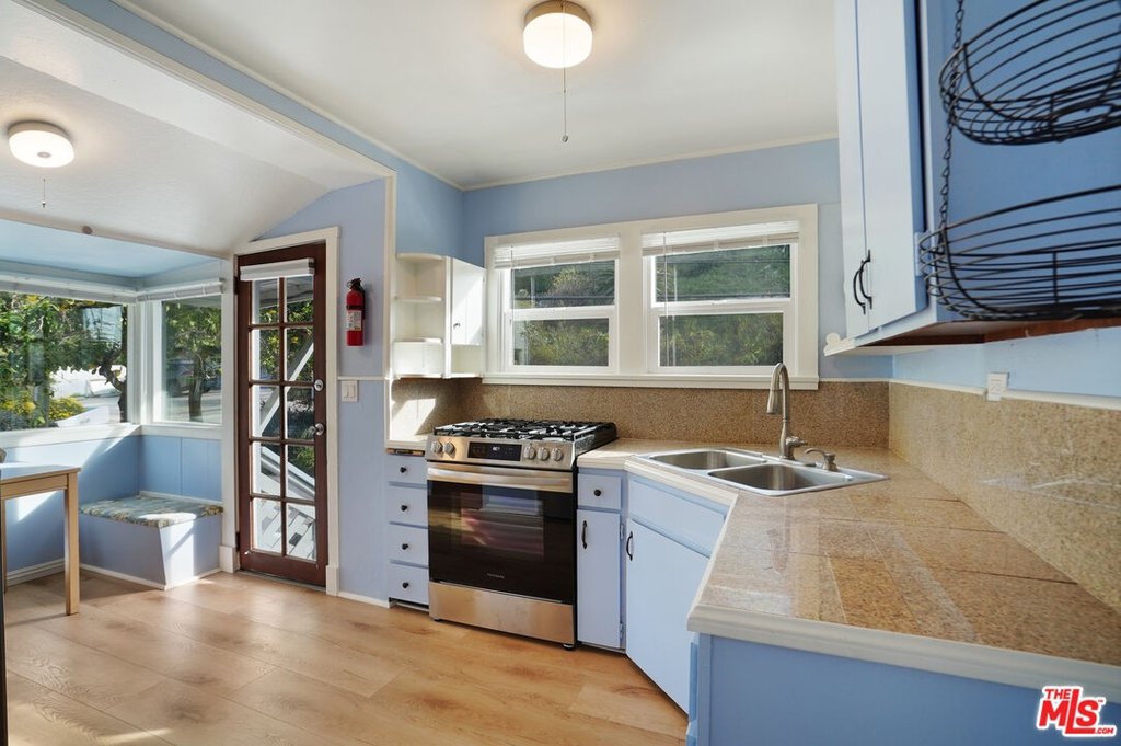 Malibu, California, 90265, United States, 7 Bedrooms Bedrooms, ,6 BathroomsBathrooms,Residential,Forsale,1904937