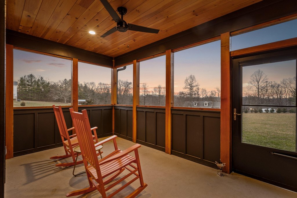 Signal Mountain, Tennessee, 37377, United States, 5 Bedrooms Bedrooms, ,5.5 BathroomsBathrooms,Residential,Forsale,1894385
