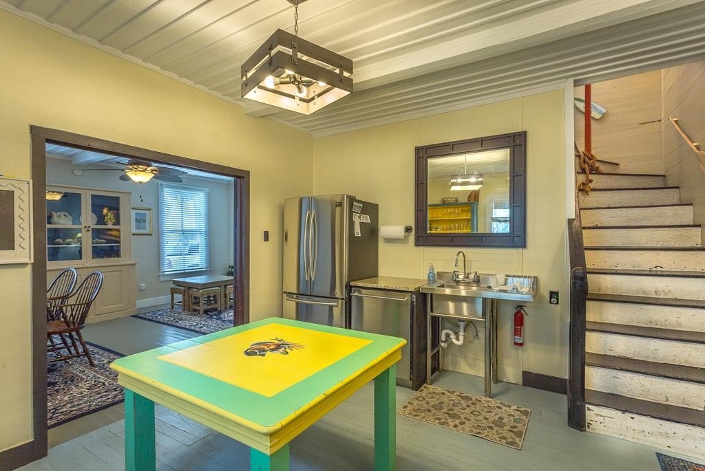 Apalachicola, Florida, 32320, United States, 5 Bedrooms Bedrooms, ,4 BathroomsBathrooms,Residential,Forsale,1946750