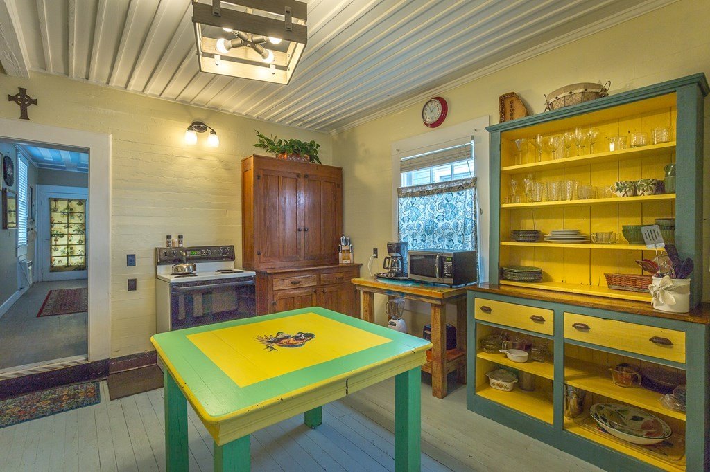 Apalachicola, Florida, 32320, United States, 5 Bedrooms Bedrooms, ,4 BathroomsBathrooms,Commercial,Forsale,1946752