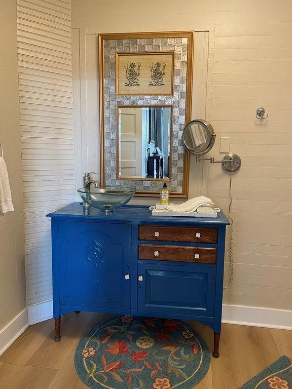 Apalachicola, Florida, 32320, United States, 5 Bedrooms Bedrooms, ,4 BathroomsBathrooms,Commercial,Forsale,1946752