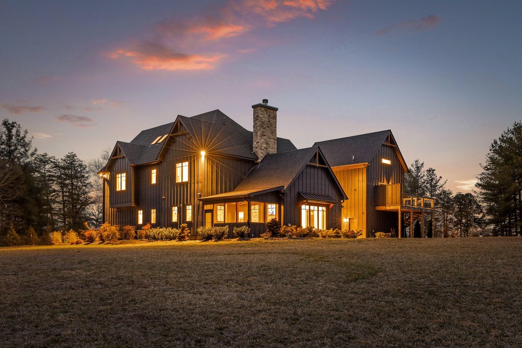 Signal Mountain, Tennessee, 37377, United States, 5 Bedrooms Bedrooms, ,5.5 BathroomsBathrooms,Residential,Forsale,1894385