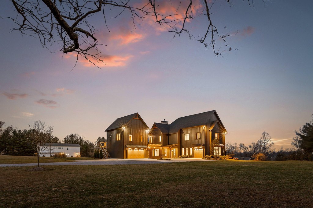 Signal Mountain, Tennessee, 37377, United States, 5 Bedrooms Bedrooms, ,5.5 BathroomsBathrooms,Residential,Forsale,1894385