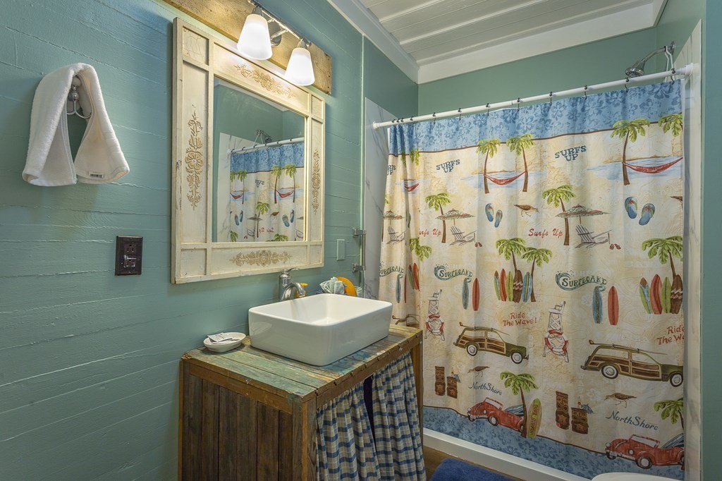 Apalachicola, Florida, 32320, United States, 5 Bedrooms Bedrooms, ,4 BathroomsBathrooms,Residential,Forsale,1946750