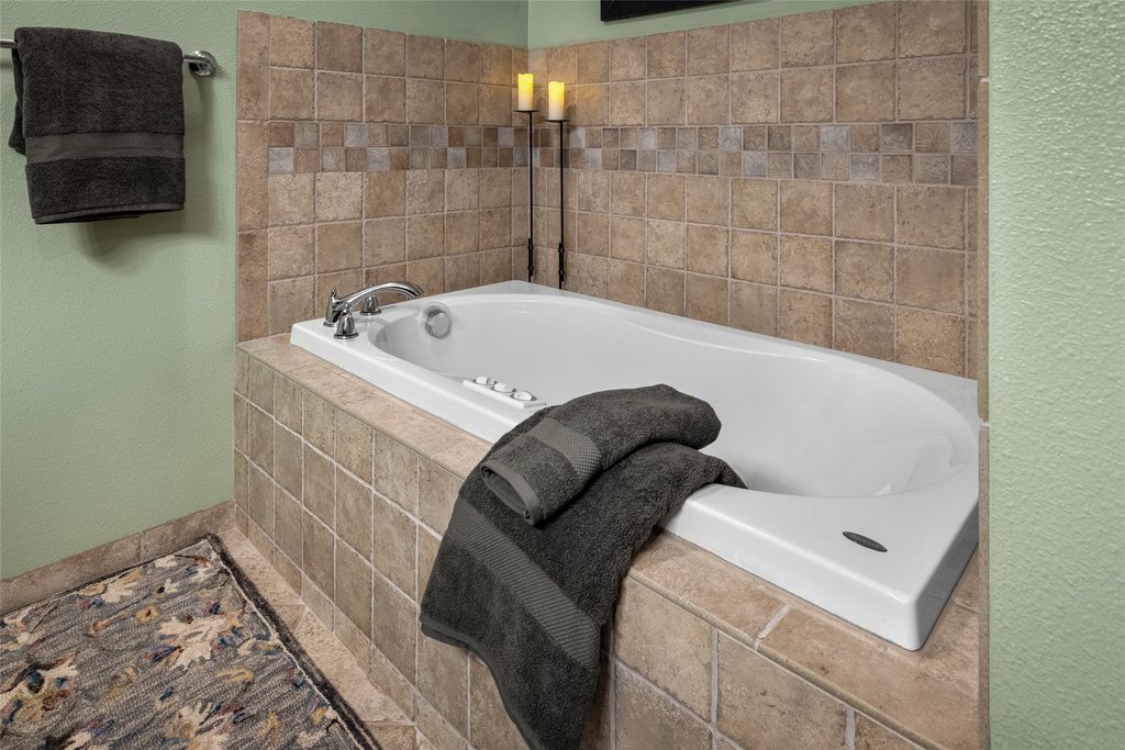 Kalispell, Montana, 59901, United States, 7 Bedrooms Bedrooms, ,4.5 BathroomsBathrooms,Residential,Forsale,1944326