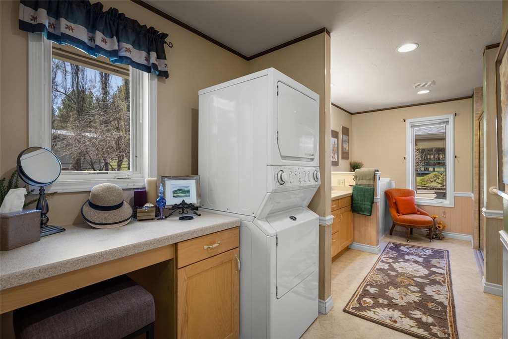 Kalispell, Montana, 59901, United States, 7 Bedrooms Bedrooms, ,4.5 BathroomsBathrooms,Residential,Forsale,1944326