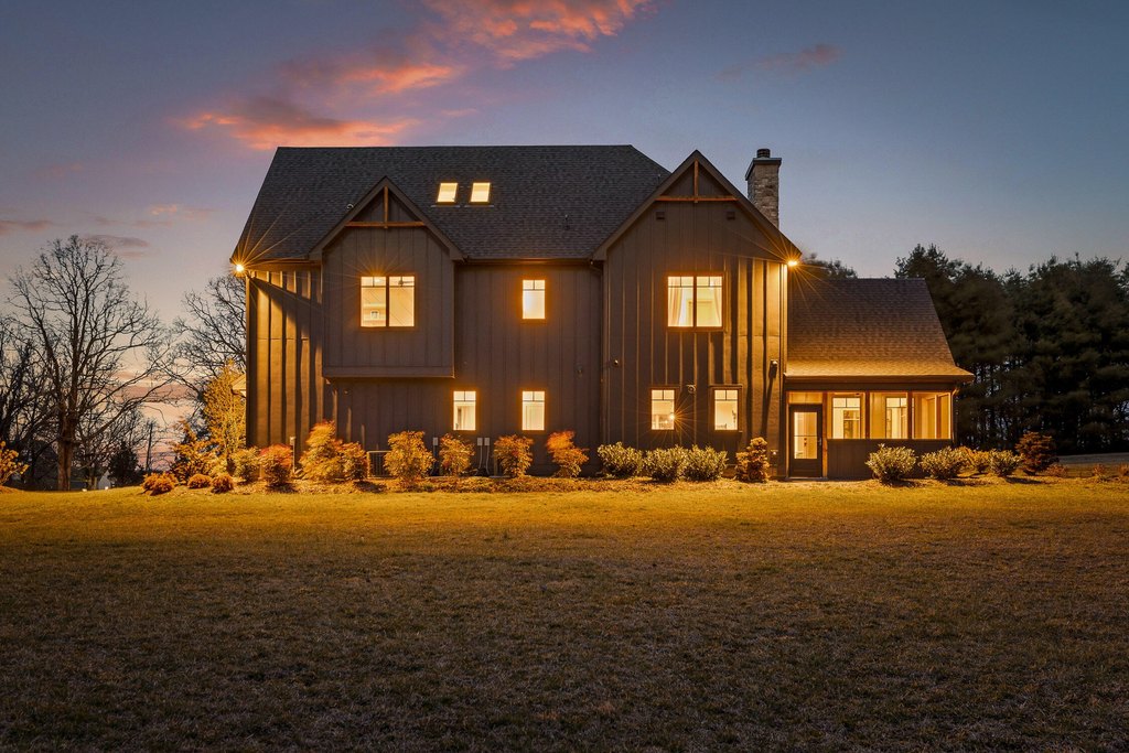 Signal Mountain, Tennessee, 37377, United States, 5 Bedrooms Bedrooms, ,5.5 BathroomsBathrooms,Residential,Forsale,1894385