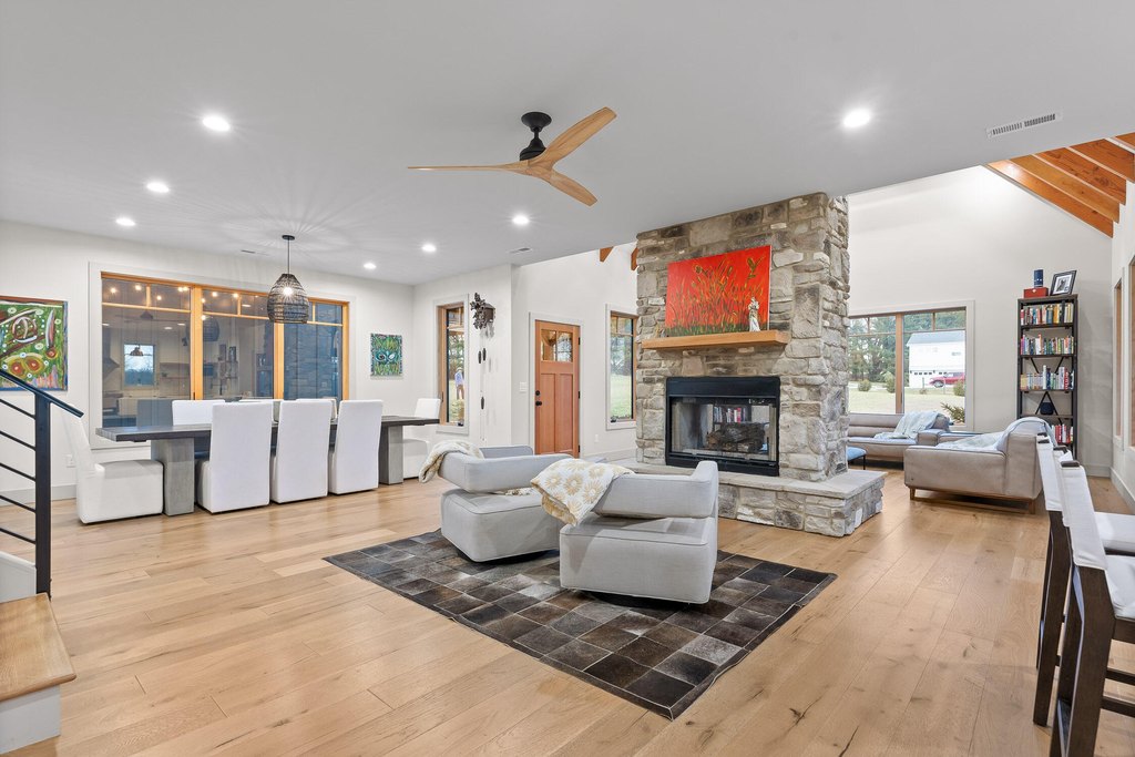 Signal Mountain, Tennessee, 37377, United States, 5 Bedrooms Bedrooms, ,5.5 BathroomsBathrooms,Residential,Forsale,1894385