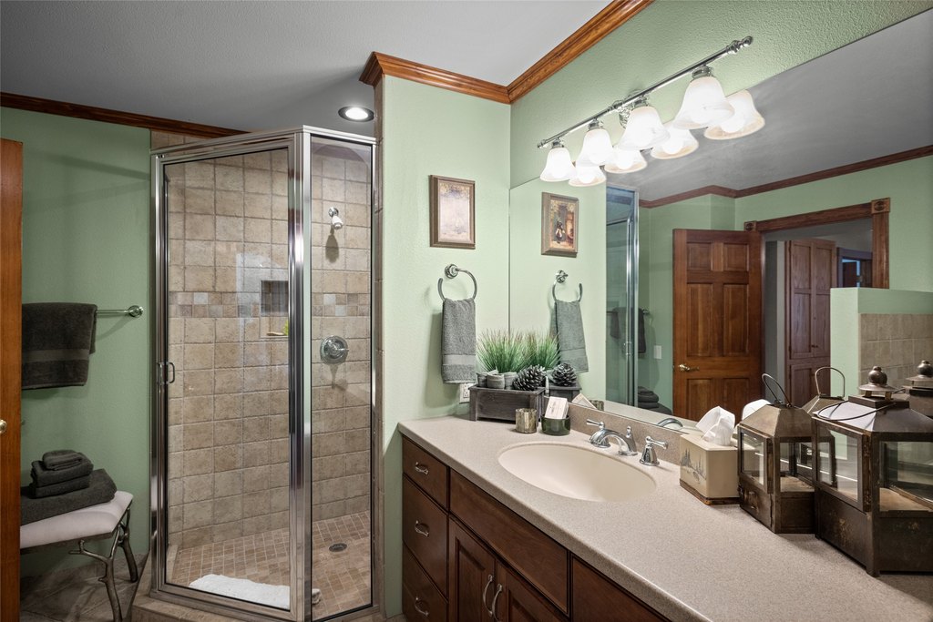 Kalispell, Montana, 59901, United States, 7 Bedrooms Bedrooms, ,4.5 BathroomsBathrooms,Residential,Forsale,1944326