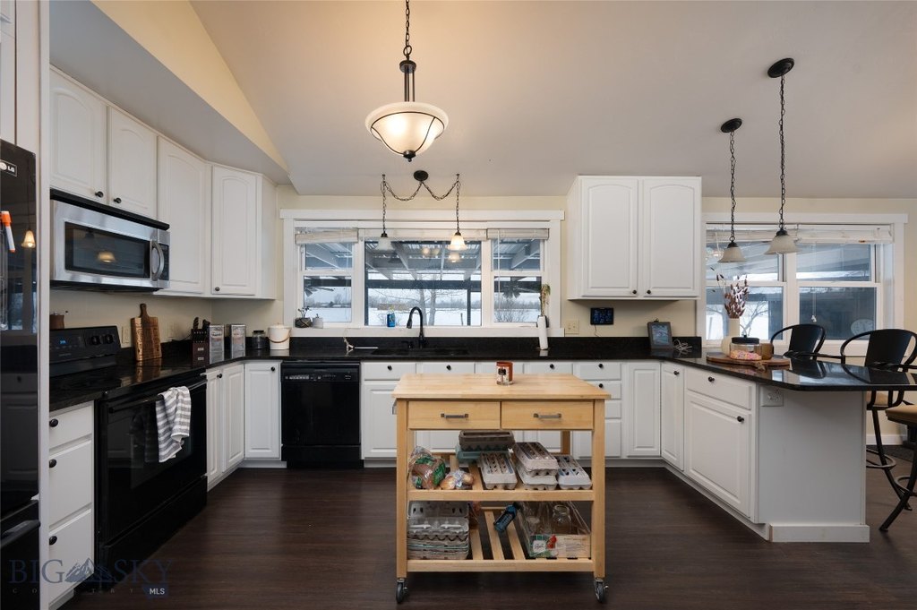 Belgrade, Montana, 59714, United States, 3 Bedrooms Bedrooms, ,3 BathroomsBathrooms,Residential,Forsale,1894950