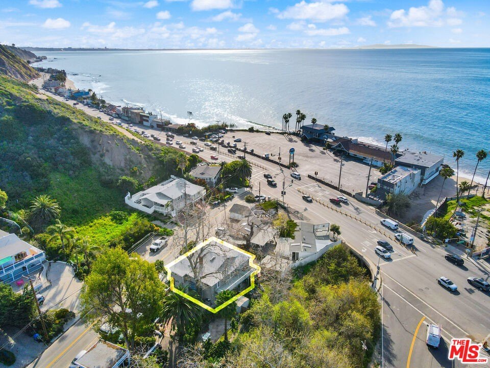 Malibu, California, 90265, United States, 7 Bedrooms Bedrooms, ,6 BathroomsBathrooms,Residential,Forsale,1904937