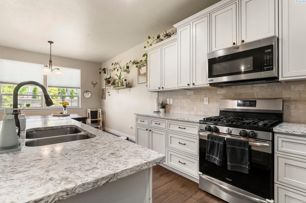 Richland, Washington, 99352, United States, 3 Bedrooms Bedrooms, ,2 BathroomsBathrooms,Residential,Forsale,1922431