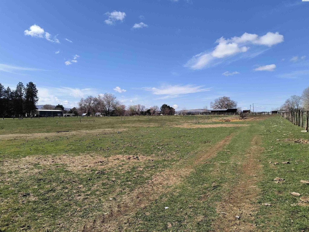 Kennewick, Washington, 99337, United States, 2 Bedrooms Bedrooms, ,1 BathroomBathrooms,Residential,Forsale,1964559