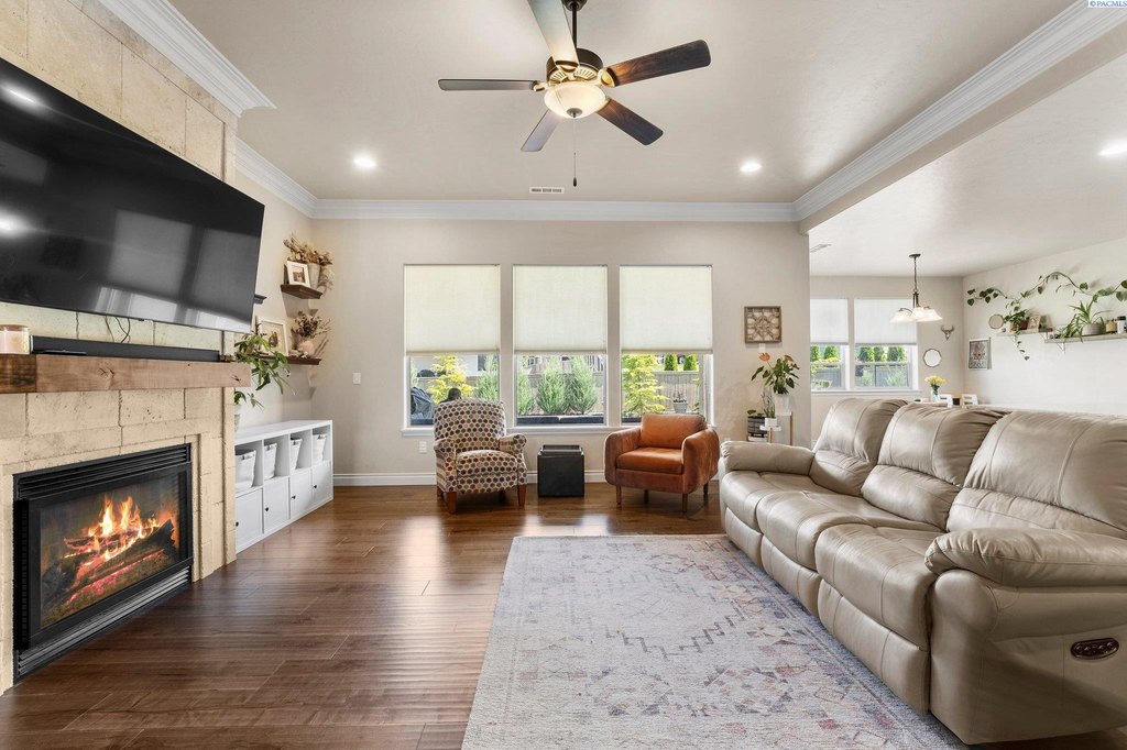 Richland, Washington, 99352, United States, 3 Bedrooms Bedrooms, ,2 BathroomsBathrooms,Residential,Forsale,1922431