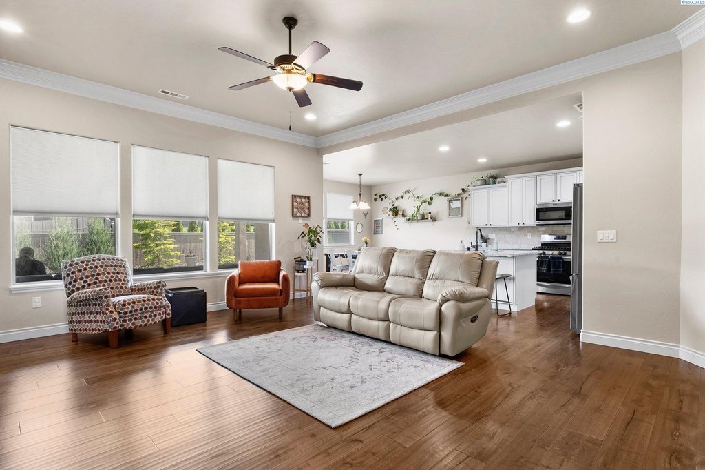 Richland, Washington, 99352, United States, 3 Bedrooms Bedrooms, ,2 BathroomsBathrooms,Residential,Forsale,1922431