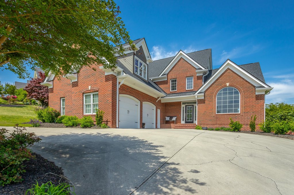 Chattanooga, Tennessee, 37416, United States, 4 Bedrooms Bedrooms, ,3.5 BathroomsBathrooms,Residential,Forsale,1894354