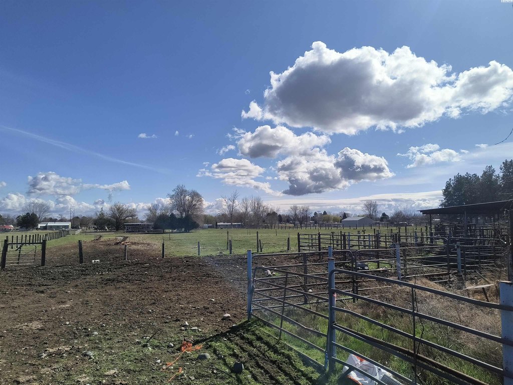 Kennewick, Washington, 99337, United States, 2 Bedrooms Bedrooms, ,1 BathroomBathrooms,Residential,Forsale,1964559