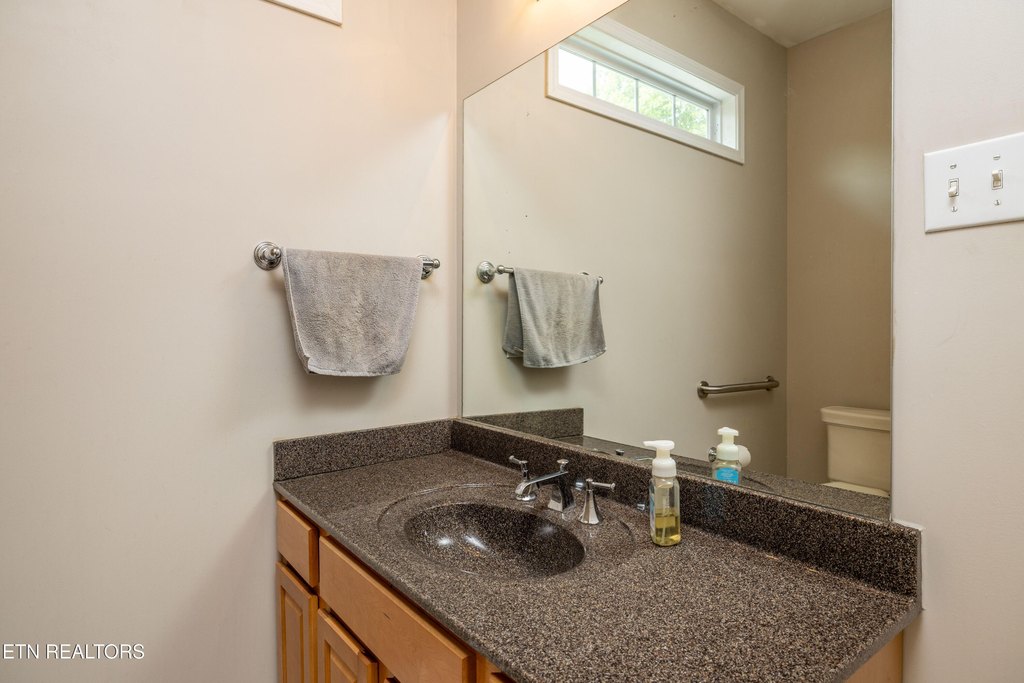 Maryville, Tennessee, 37801, United States, 5 Bedrooms Bedrooms, ,3.5 BathroomsBathrooms,Residential,Forsale,1910208