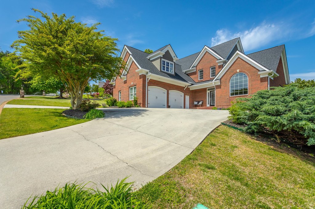 Chattanooga, Tennessee, 37416, United States, 4 Bedrooms Bedrooms, ,3.5 BathroomsBathrooms,Residential,Forsale,1894354