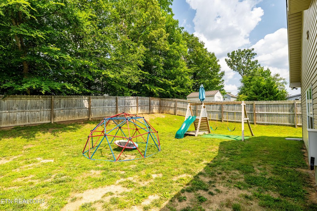 Maryville, Tennessee, 37801, United States, 5 Bedrooms Bedrooms, ,3.5 BathroomsBathrooms,Residential,Forsale,1910208