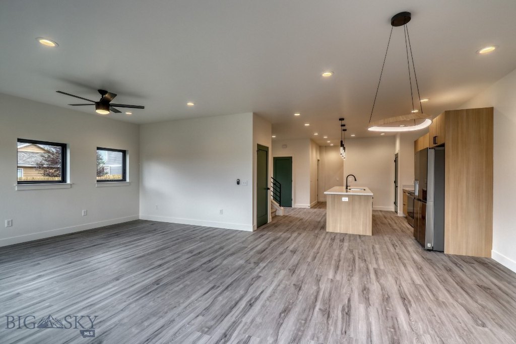Livingston, Montana, 59047, United States, 3 Bedrooms Bedrooms, ,2.5 BathroomsBathrooms,Residential,Forsale,1944324