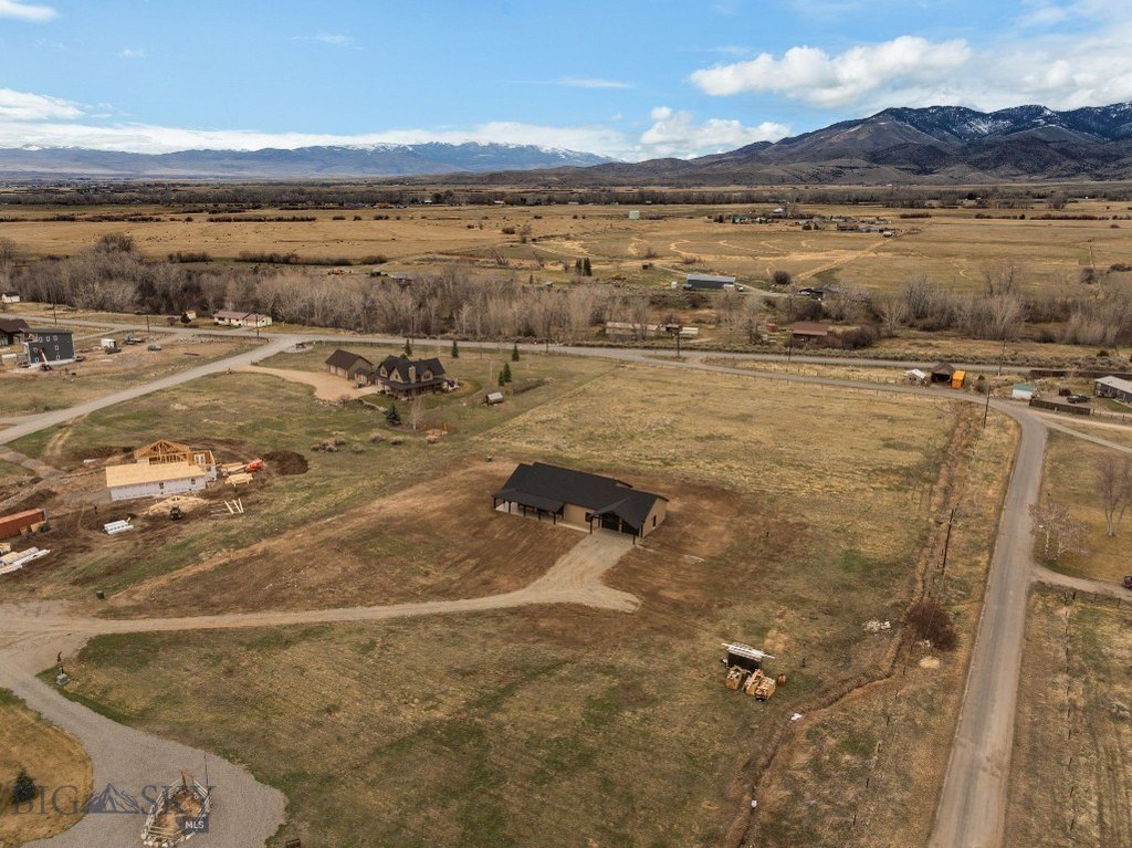 Sheridan, Montana, 59749, United States, 3 Bedrooms Bedrooms, ,2.5 BathroomsBathrooms,Residential,Forsale,1941164