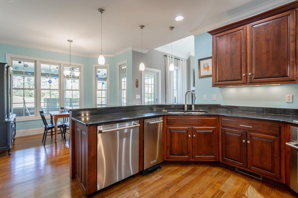Chattanooga, Tennessee, 37416, United States, 4 Bedrooms Bedrooms, ,3.5 BathroomsBathrooms,Residential,Forsale,1894354