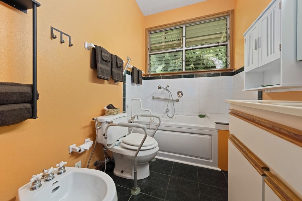 Hilo, Hawaii, 96720, United States, 2 Bedrooms Bedrooms, ,2 BathroomsBathrooms,Residential,Forsale,1929309