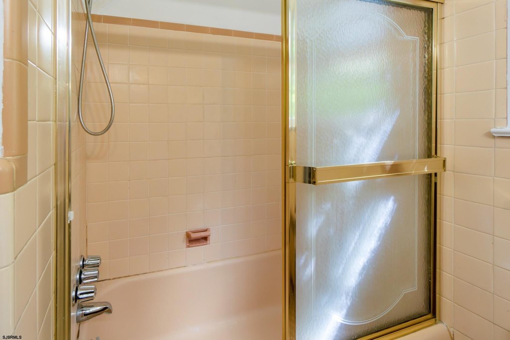 Linwood, New Jersey, 08221, United States, 5 Bedrooms Bedrooms, ,3.5 BathroomsBathrooms,Residential,Forsale,1994000