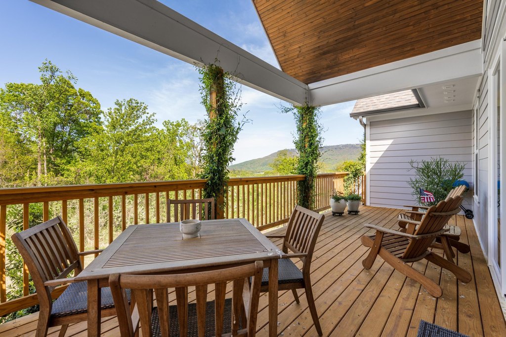 Chattanooga, Tennessee, 37419, United States, 5 Bedrooms Bedrooms, ,4.5 BathroomsBathrooms,Residential,Forsale,1894379