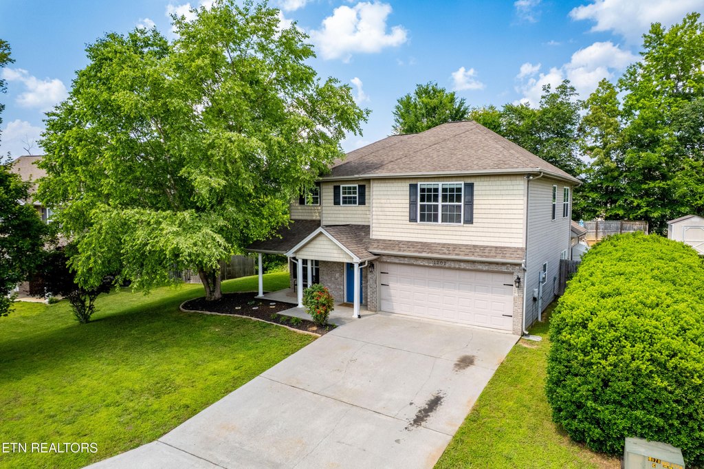 Maryville, Tennessee, 37801, United States, 5 Bedrooms Bedrooms, ,3.5 BathroomsBathrooms,Residential,Forsale,1910208