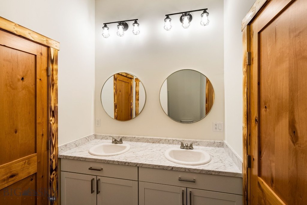 Sheridan, Montana, 59749, United States, 3 Bedrooms Bedrooms, ,2.5 BathroomsBathrooms,Residential,Forsale,1941164