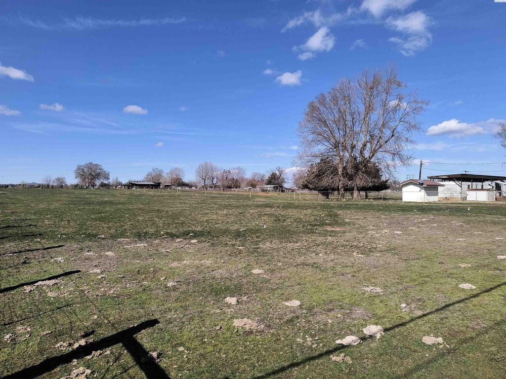 Kennewick, Washington, 99337, United States, 2 Bedrooms Bedrooms, ,1 BathroomBathrooms,Residential,Forsale,1964559