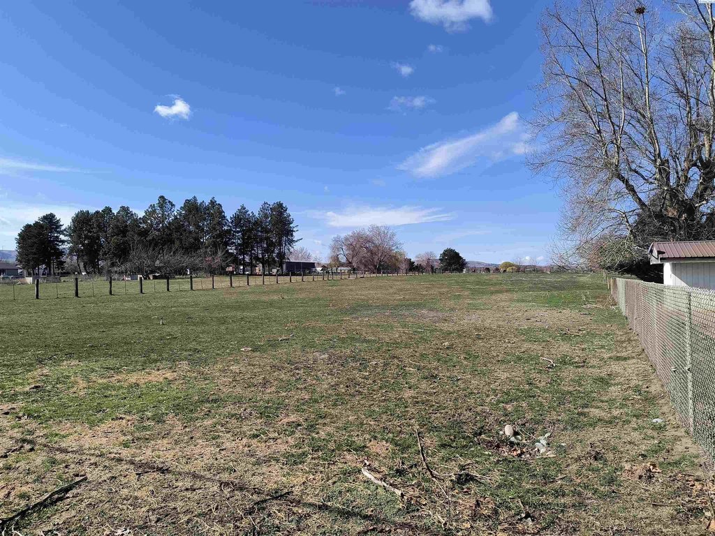 Kennewick, Washington, 99337, United States, 2 Bedrooms Bedrooms, ,1 BathroomBathrooms,Residential,Forsale,1964559