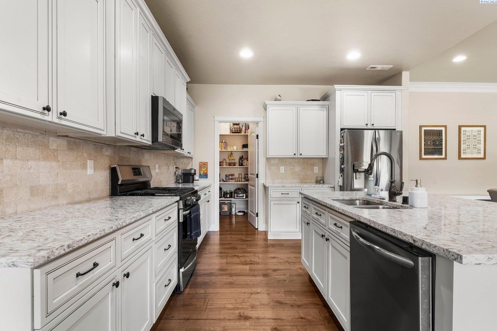 Richland, Washington, 99352, United States, 3 Bedrooms Bedrooms, ,2 BathroomsBathrooms,Residential,Forsale,1922431