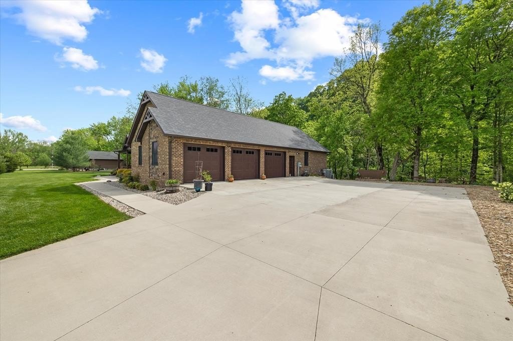 Celina, Tennessee, 38551, United States, 4 Bedrooms Bedrooms, ,2.5 BathroomsBathrooms,Residential,Forsale,1886012