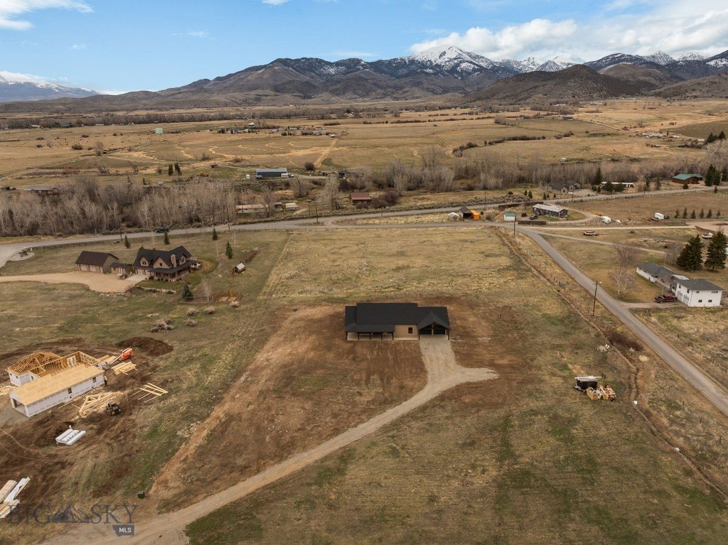 Sheridan, Montana, 59749, United States, 3 Bedrooms Bedrooms, ,2.5 BathroomsBathrooms,Residential,Forsale,1941164