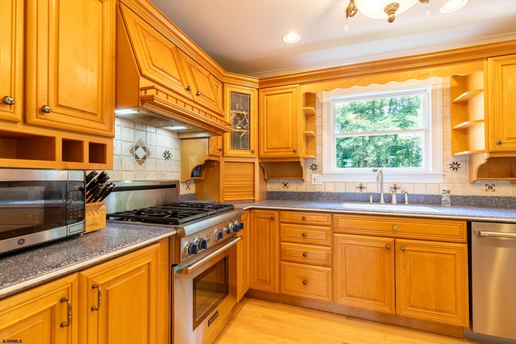 Linwood, New Jersey, 08221, United States, 5 Bedrooms Bedrooms, ,4.5 BathroomsBathrooms,Residential,Forsale,1946135