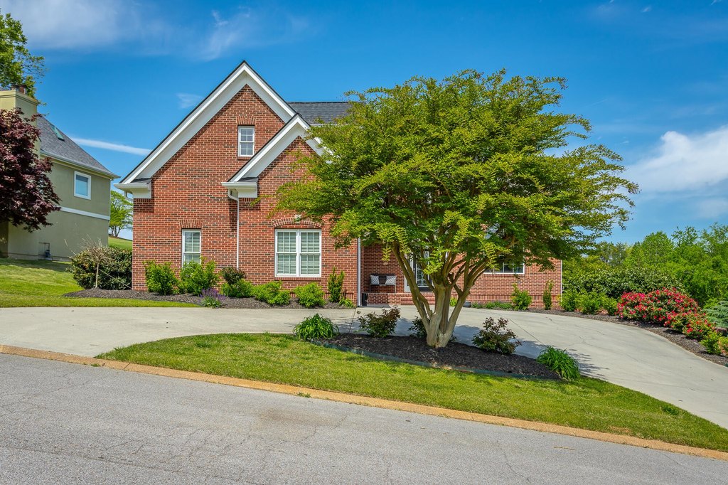 Chattanooga, Tennessee, 37416, United States, 4 Bedrooms Bedrooms, ,3.5 BathroomsBathrooms,Residential,Forsale,1894354
