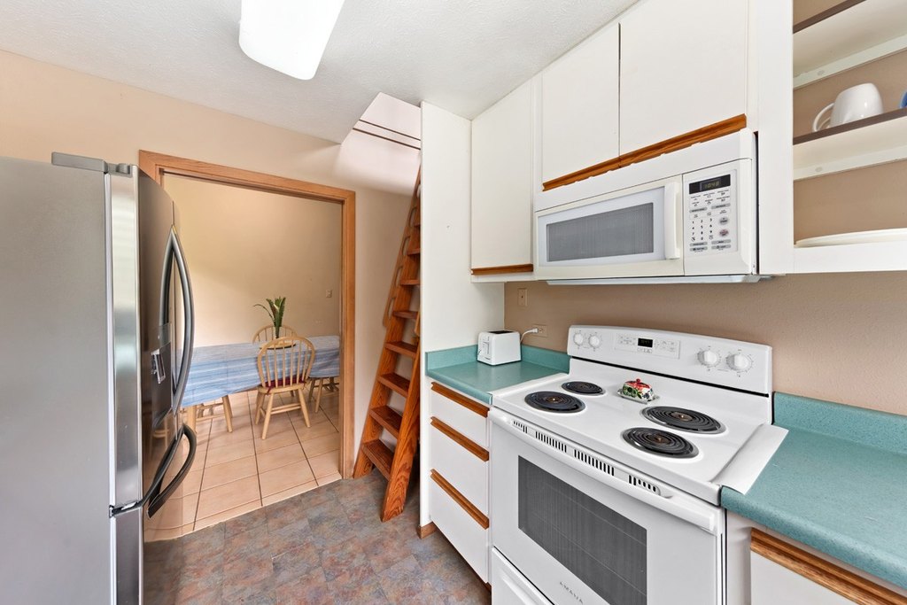 Hilo, Hawaii, 96720, United States, 2 Bedrooms Bedrooms, ,2 BathroomsBathrooms,Residential,Forsale,1929309