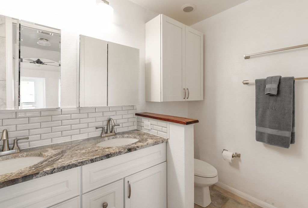 Kailua-Kona, Hawaii, 96740, United States, 2 Bedrooms Bedrooms, ,2 BathroomsBathrooms,Residential,Forsale,1886655