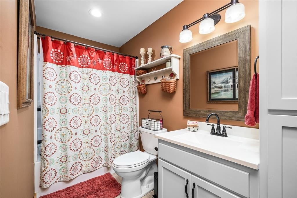 Celina, Tennessee, 38551, United States, 4 Bedrooms Bedrooms, ,2.5 BathroomsBathrooms,Residential,Forsale,1886012